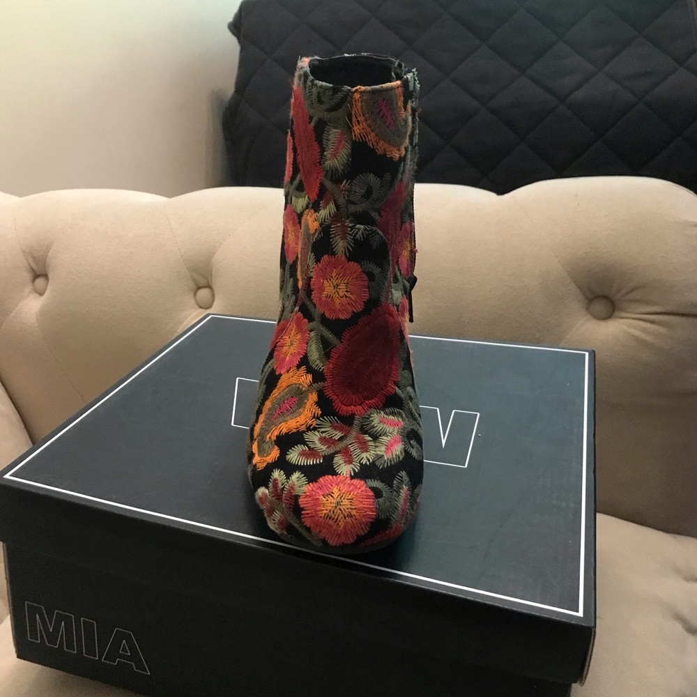 Mia Boots - image 2